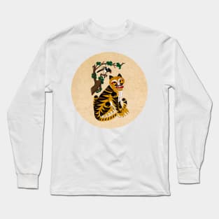 Minhwa: Tiger and Magpie A Type (Korean traditional/folk art) Long Sleeve T-Shirt